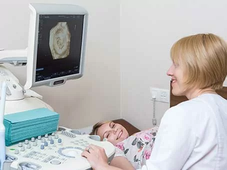Riesgos emocionales y sanitarios de la maternidad subrogada: los retos de la madre de alquiler en un programa de reproducción foto Riesgos emocionales y sanitarios de la maternidad subrogada: los retos de la madre de alquiler en un programa de reproducción imagen
